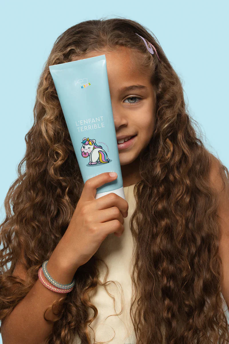 Quel shampoing choisir pour les cheveux bouclés de mon enfant ?