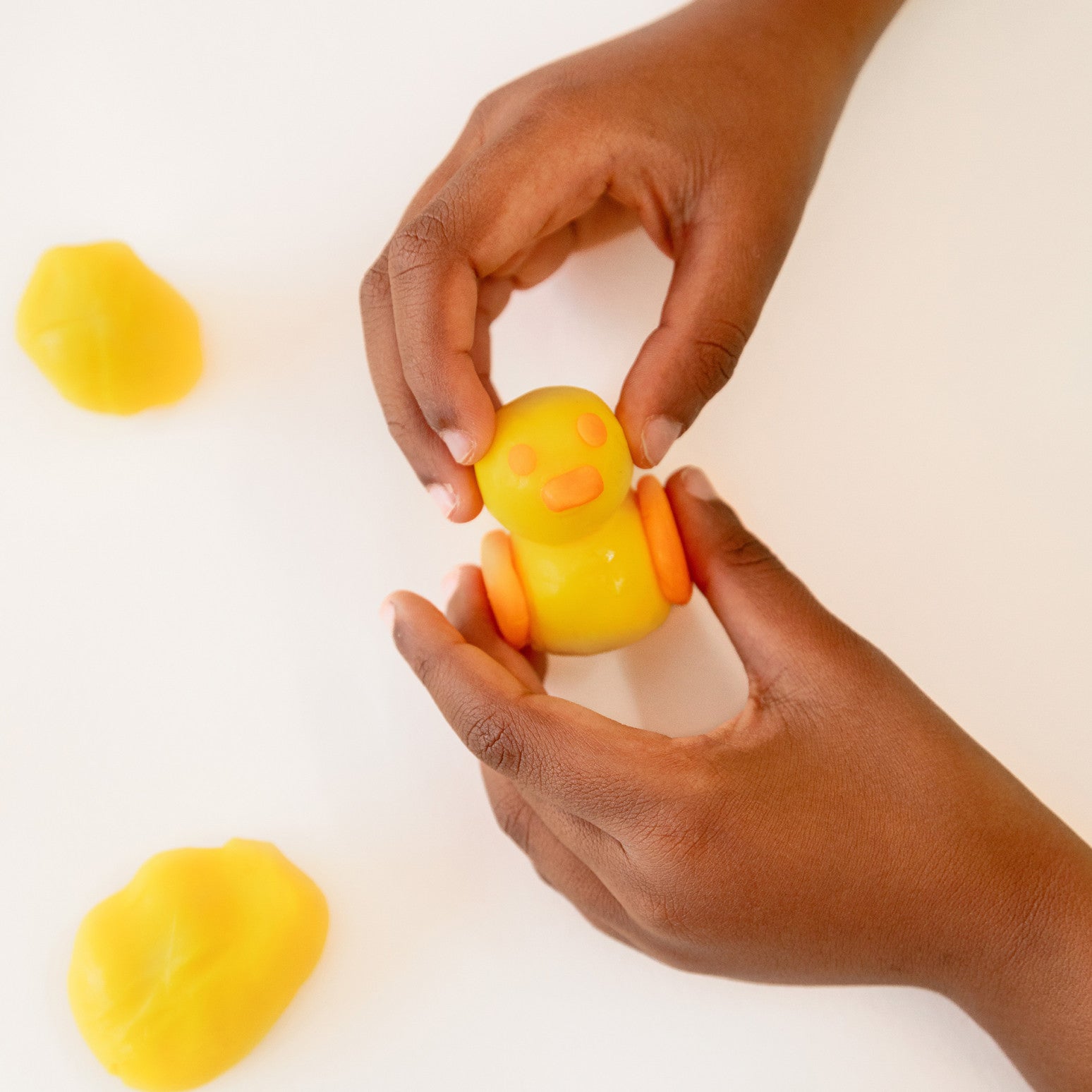 Coffret pâtes à modeler lavantes "orange et jaune avec Ploofy", Pataplouf - NAILMATIC
