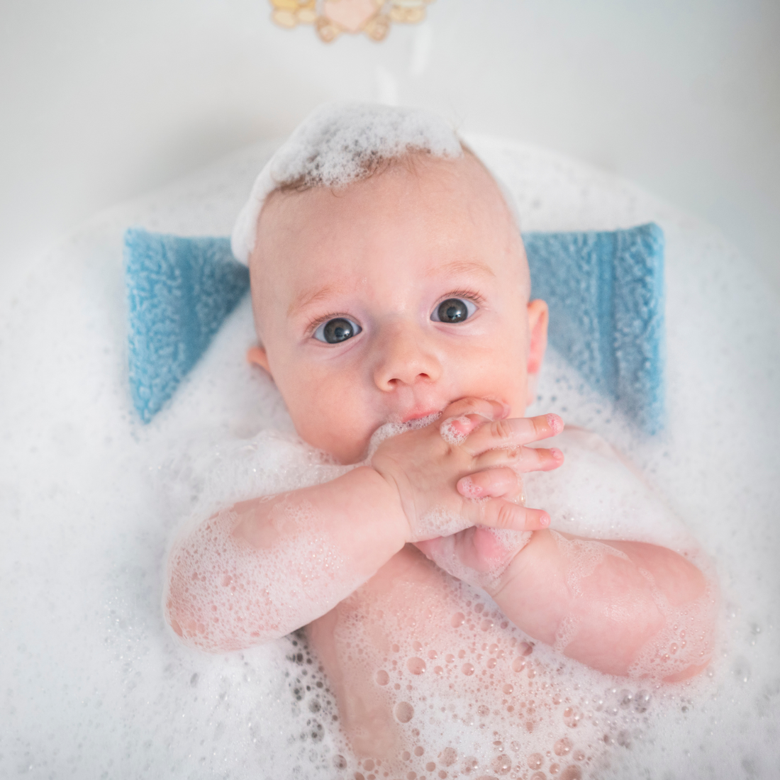 🛁 Le bain de bébé : conseils, douceur et bain moussant naturel pour une peau protégée