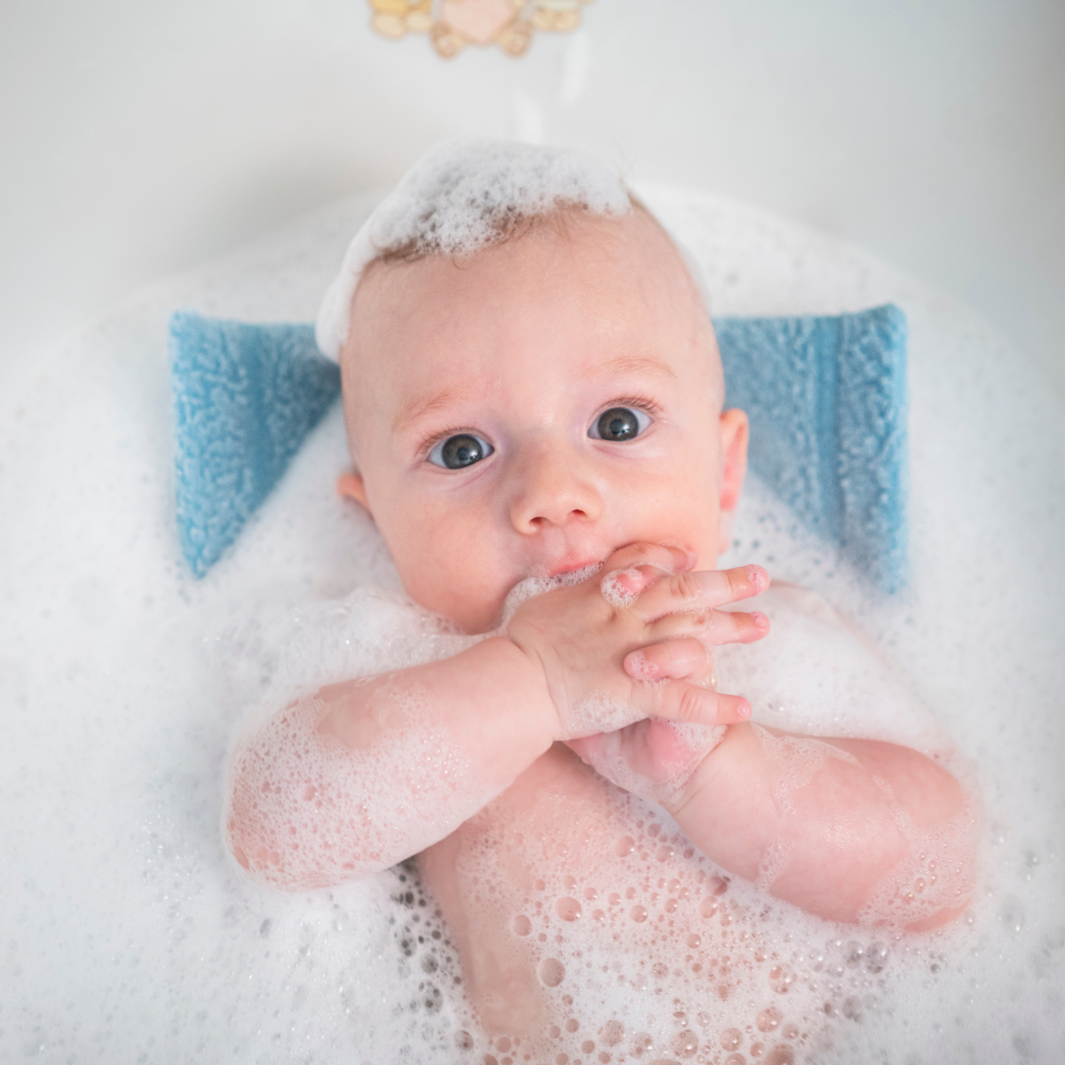 🛁 Le bain de bébé : conseils, douceur et bain moussant naturel pour une peau protégée
