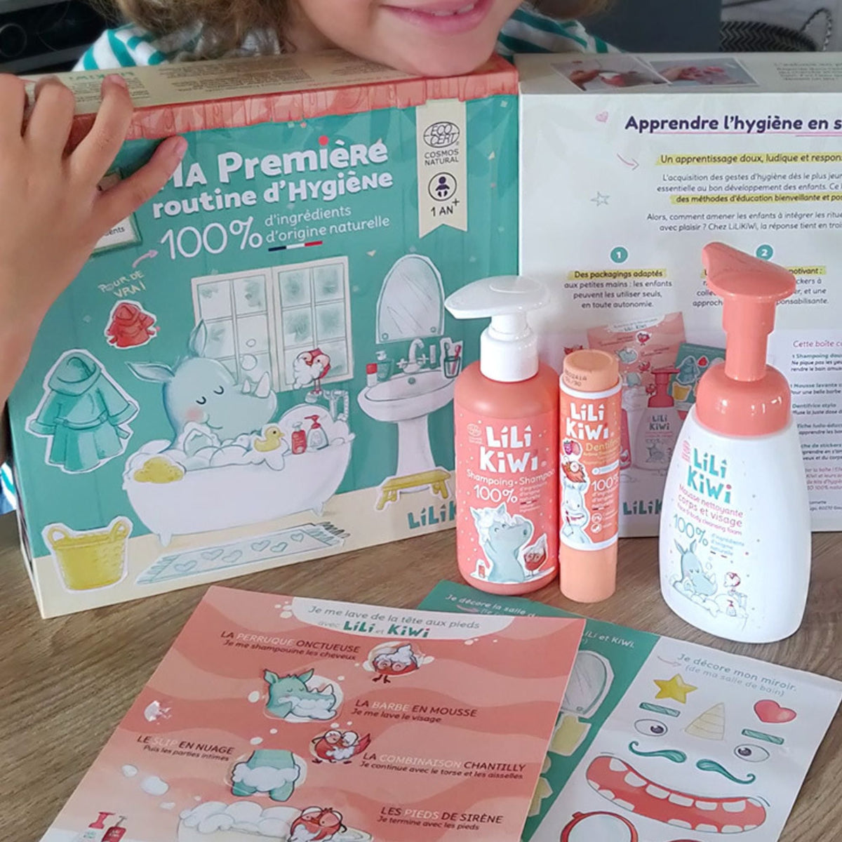 Contenu du coffret LiLiKiWi : soins, affiche et stickers