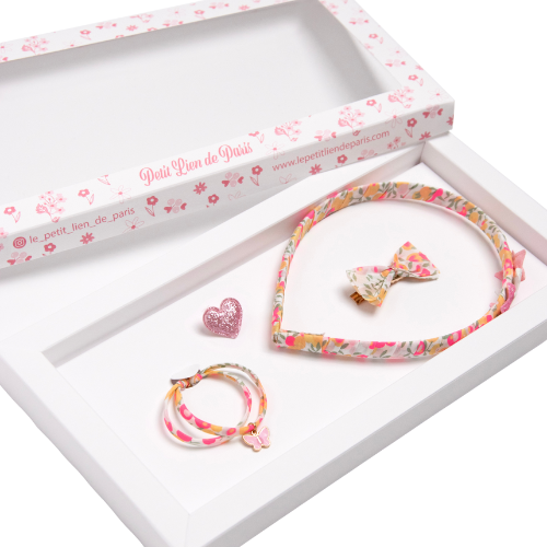 Coffret cadeau pour enfants compose d'un bracelet, d'une bague, d'un serre tete et d'une pince pour les cheveux 
