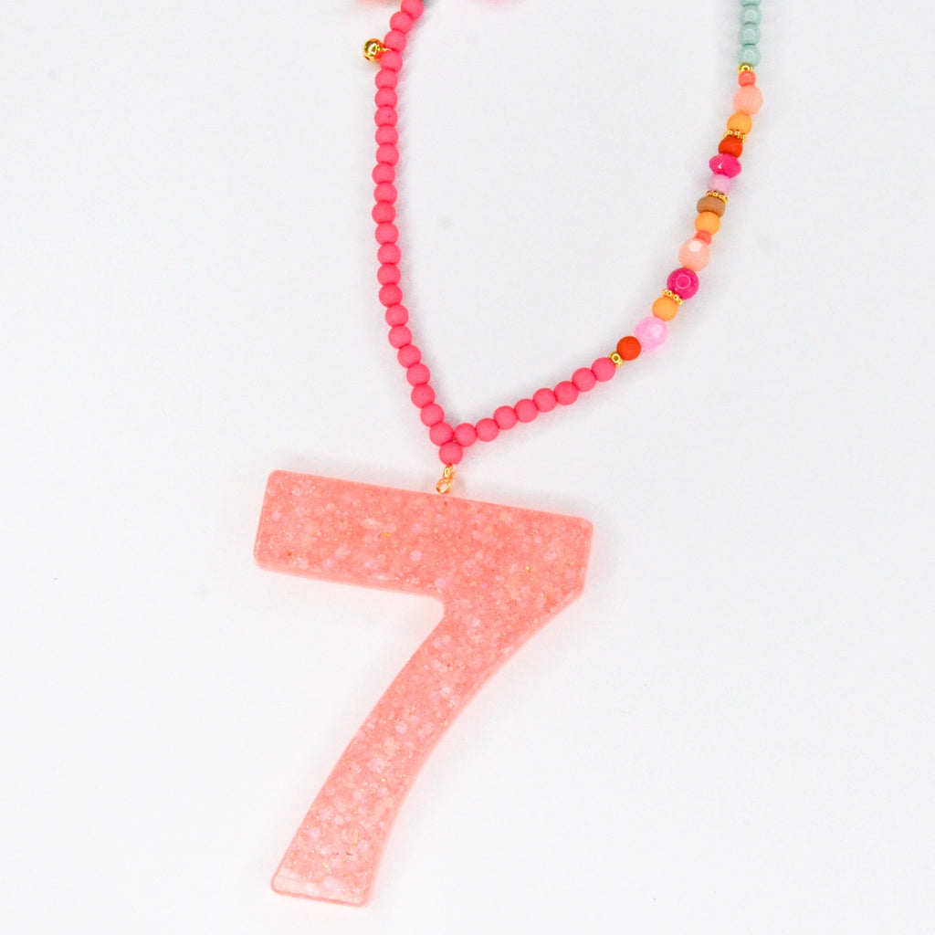 Collier pour enfants personnalisable avec des charms de la marque Feestbeest