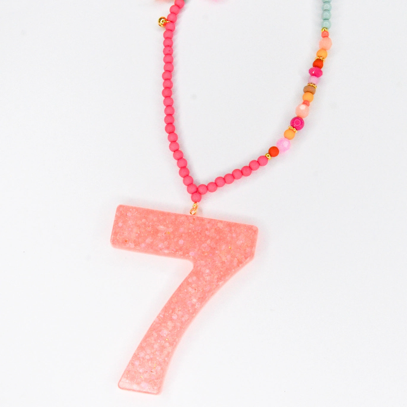 Collier pour enfants personnalisable avec des charms de la marque Feestbeest