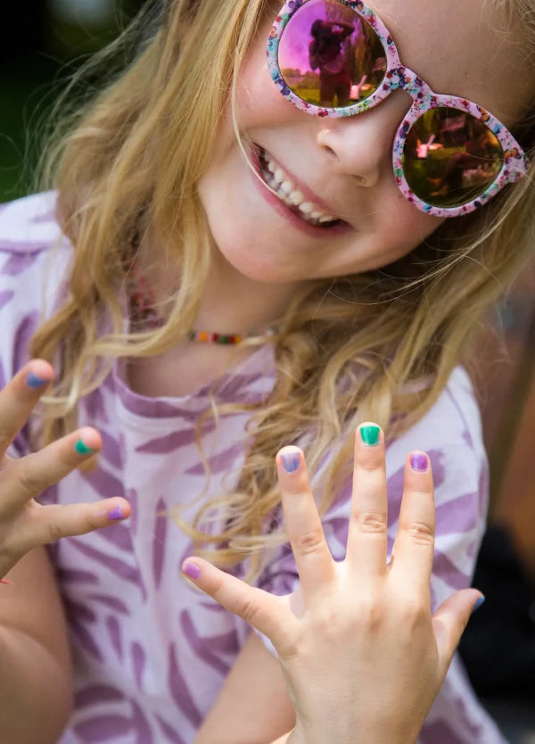Vernis à ongles pour enfants sur petite fille Namaki 