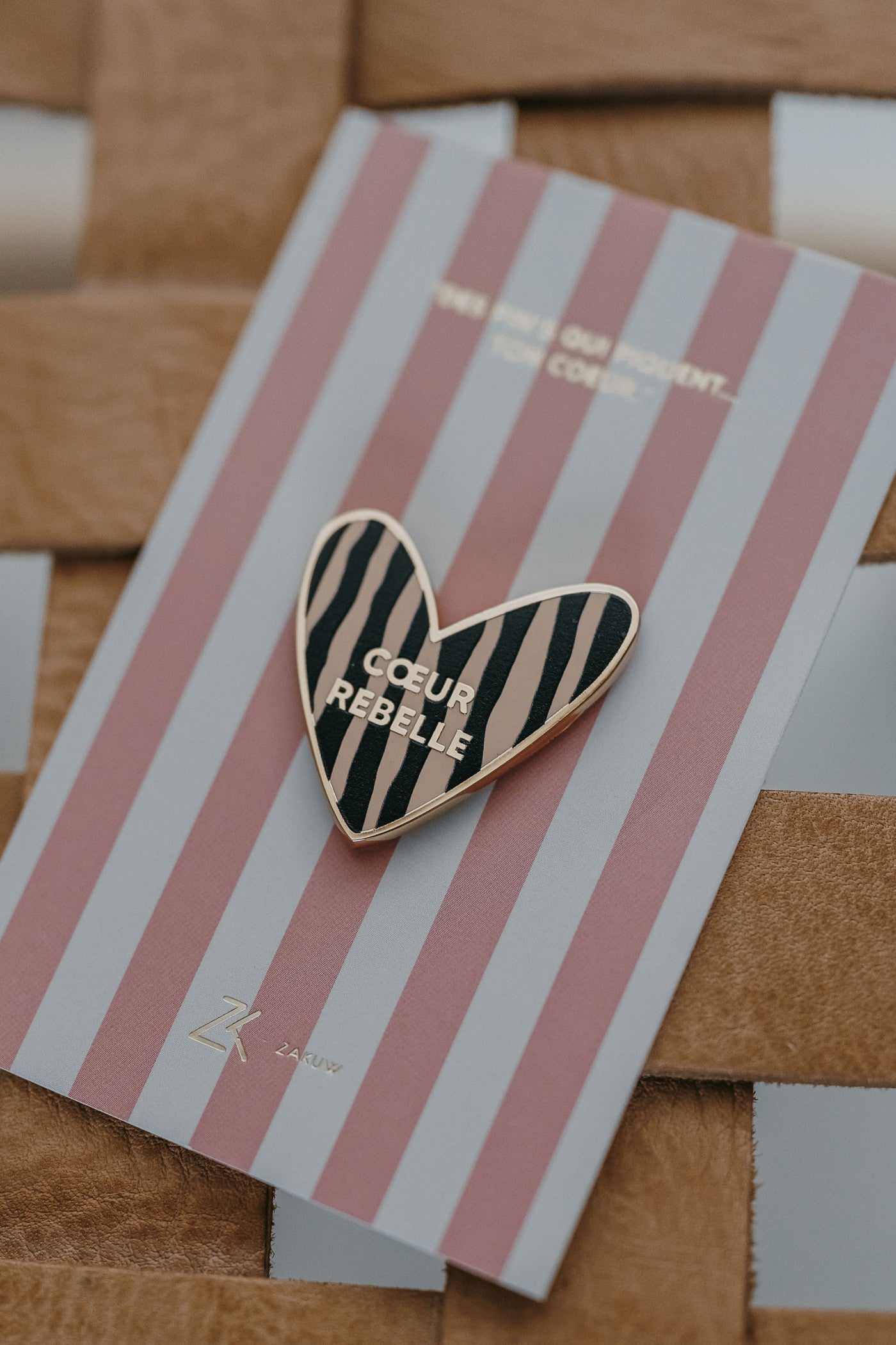 Pin's coeur rebelle 2