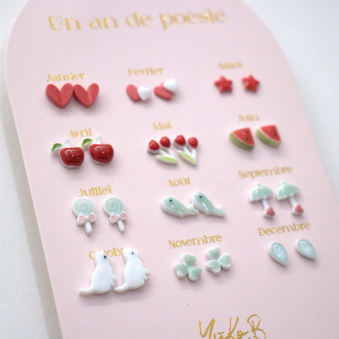 Carte de 12 paires de boucles d'oreille "Rouge" - YUKO B